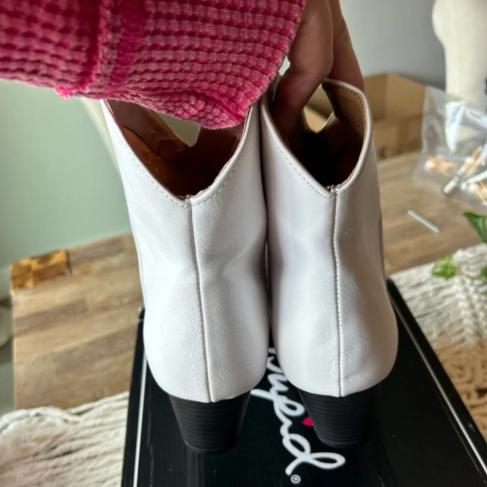 QUPID WOMENS WHITE BOOTS BOOTIES SZ 10 - Picture 4 of 6
